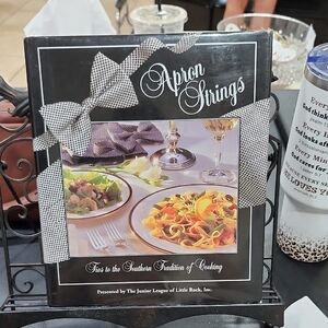 APRON STRINGS "TIES to the SOUTHERN TRADITION of COOKING" COOKBOOK